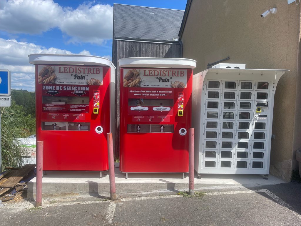 INDRE-ET-LOIRE : Installation de Trois Distributeurs Automatiques Alimentaires à Casiers et Réfrigérés à Saché