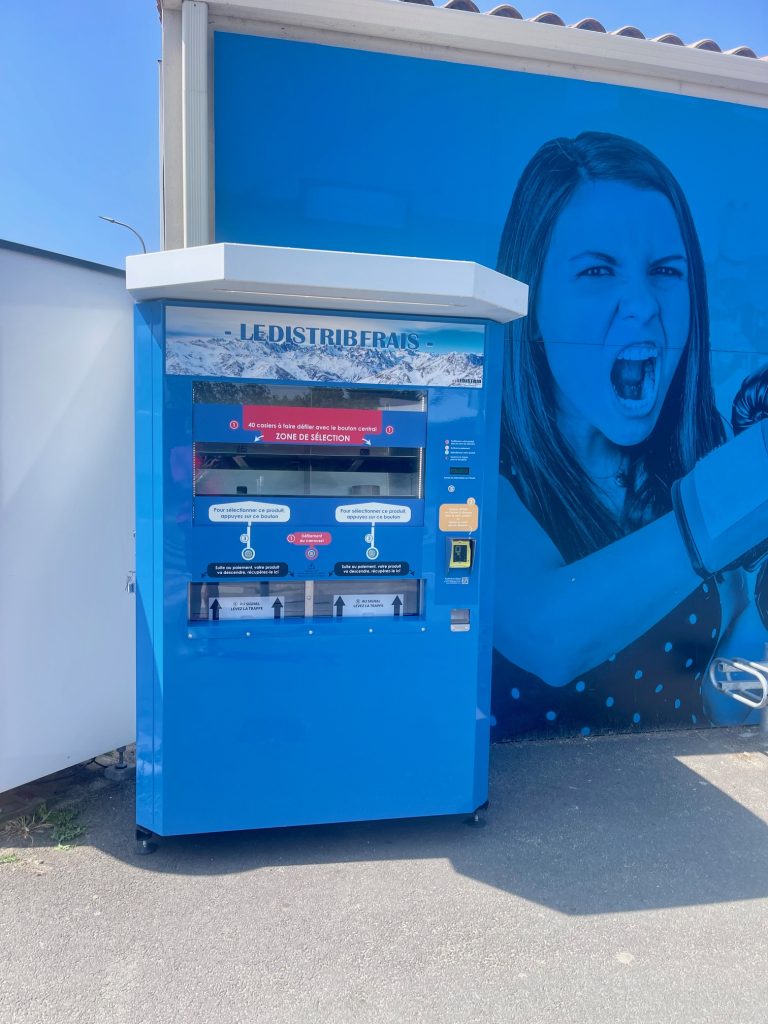 SAINT-Hilaire-de-Riez : Livraison et Installation d’un Distributeur Automatique Réfrigéré Avenue des Mouettes