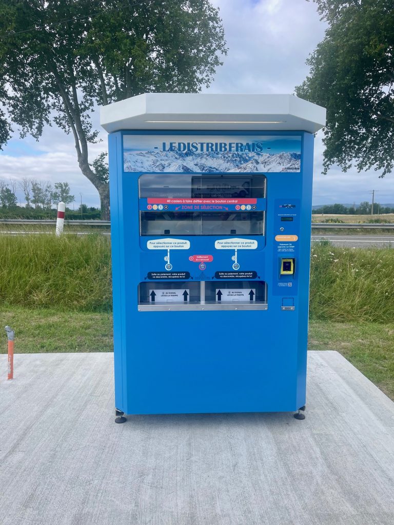 AUDE : Livraison et installation d’un distributeur automatique de produits frais à Saint-Matin-Lalande
