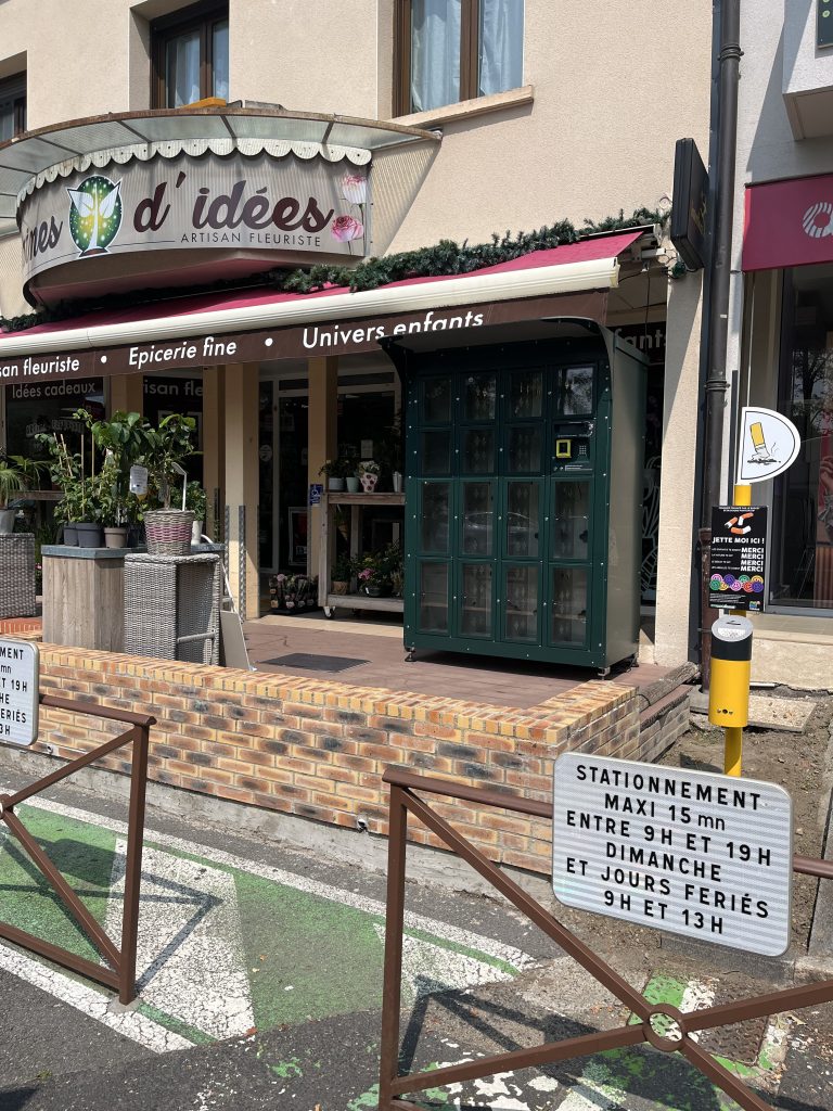 PUY-DE-DOME : Livraison et Installation d’un Distributeur Automatique de Fleurs à Cébazat .