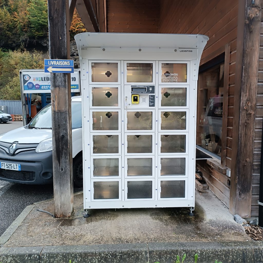 ALPES : Livraison et Installation distributeurs automatiques à casiers de produits bouchers à Morzine