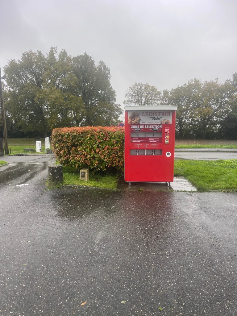 GIRONDE : Livraison et Installation d’un distributeur automatique de pain à Saint-Romain-la-Virvée