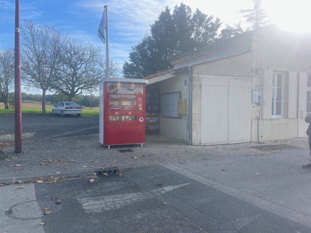 CHARENTE-MARITIME : Livraison et installation d’un distributeur automatique de pain à Torxé