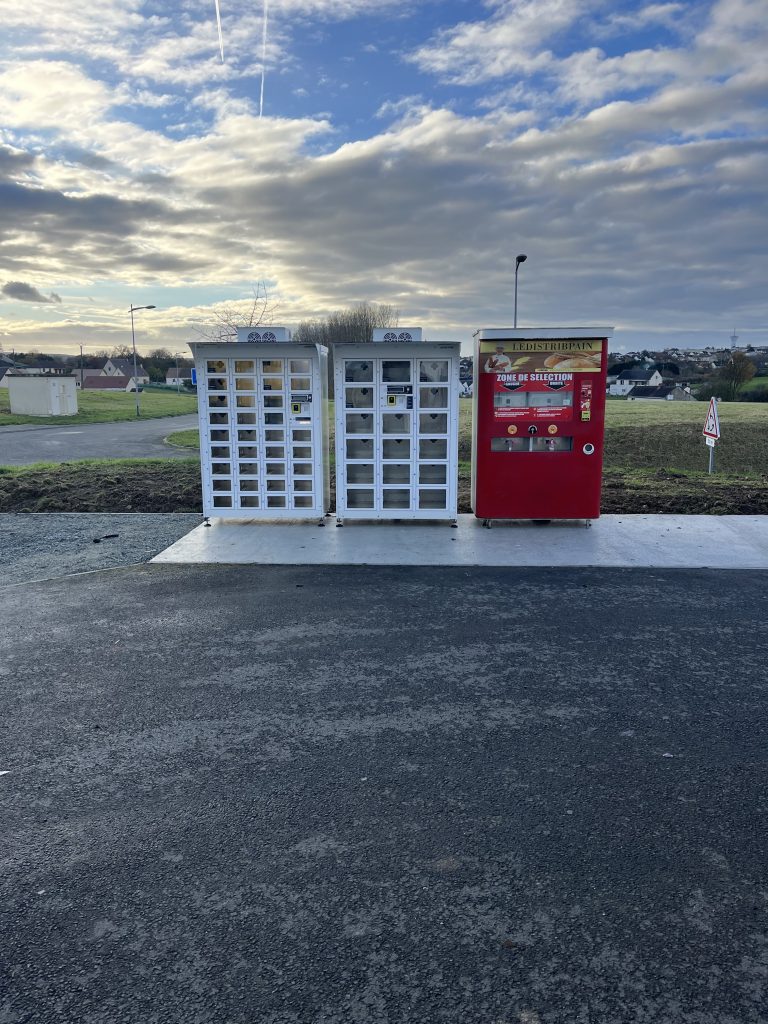 Installation de trois distributeurs automatiques à Saint-Ouen dans la Sarthe