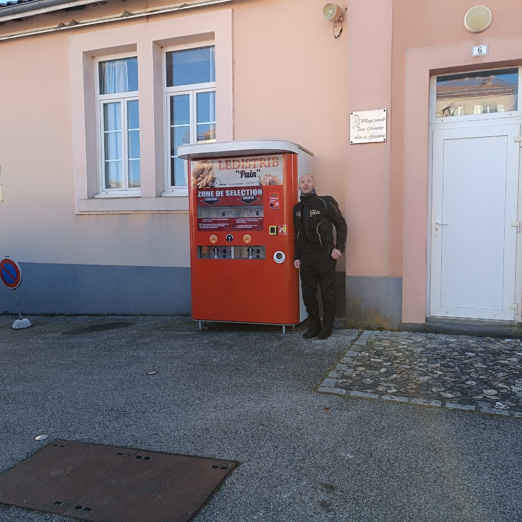 Livraison et Installation d’un distributeur automatique de pain à Aulhat-Flat dans le Puy-de-Dôme